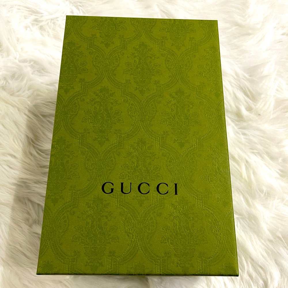 Authentic Gucci Gift box ( note: the box is empty
